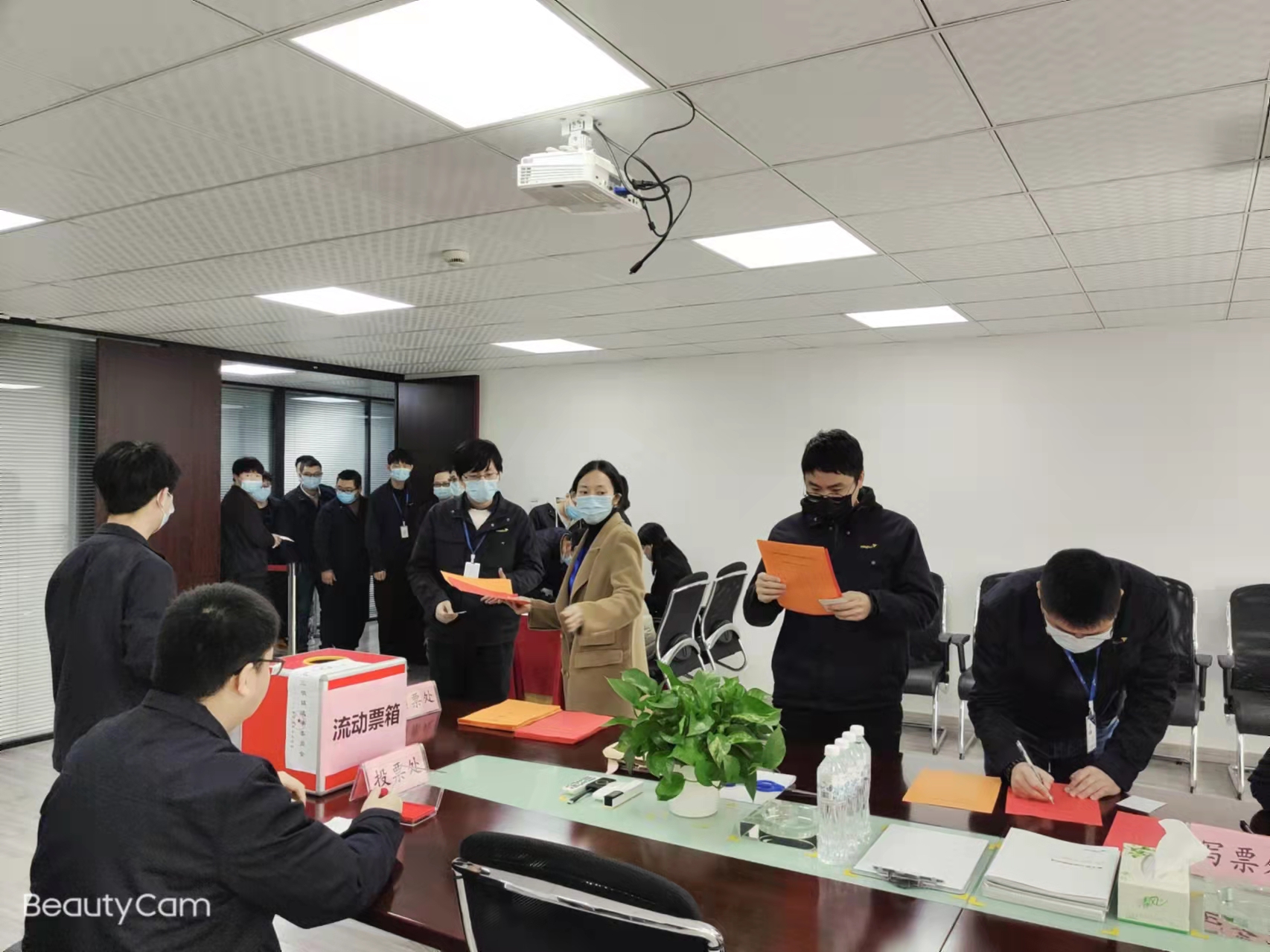 浙大半岛网页版_半岛（中国）顺利开展人大代表换届选举投票工作