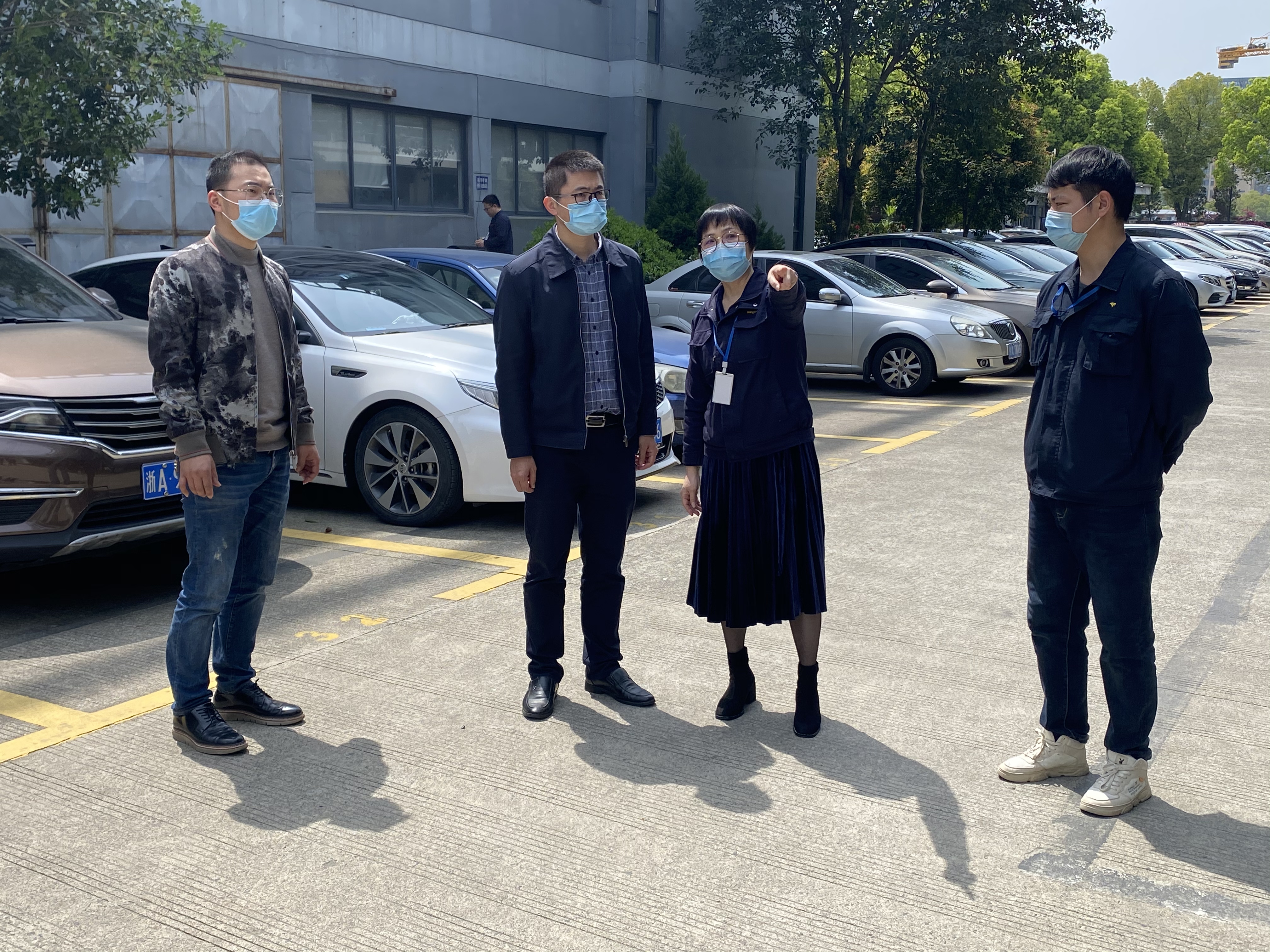 西湖区副区长李扬章一行莅临浙大半岛网页版_半岛（中国）督导、检查进口物料防疫工作